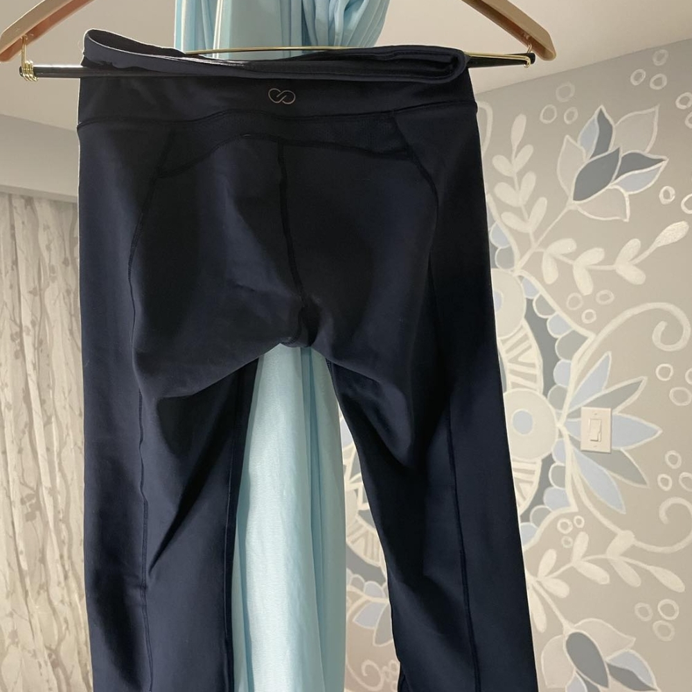 Callia yoga capris in navy blue size small